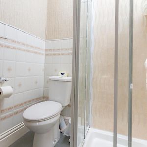 Kleines Zimmer mit zwei Einzelbetten im 2 Stock